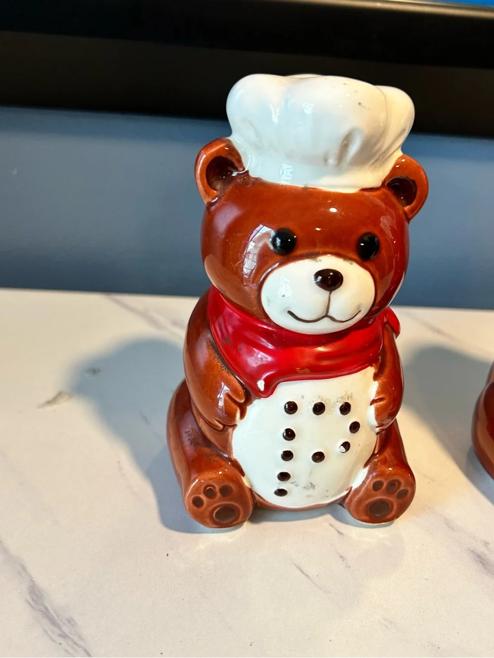 B&D ceramic bears salt and pepper shakers- Japan Marking